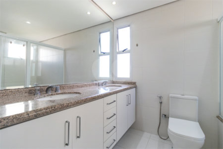 Apartamento à venda com 4 suítes em Vila Sofia, São Paulo, SP