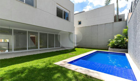 Casa à venda com 4 suítes no condomínio Hípica Garden, São Paulo - SP