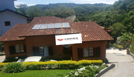 Casa à venda com 4 quartos, sendo 2 suítes, no condomínio Alpes da Cantareira, Mairiporã - SP