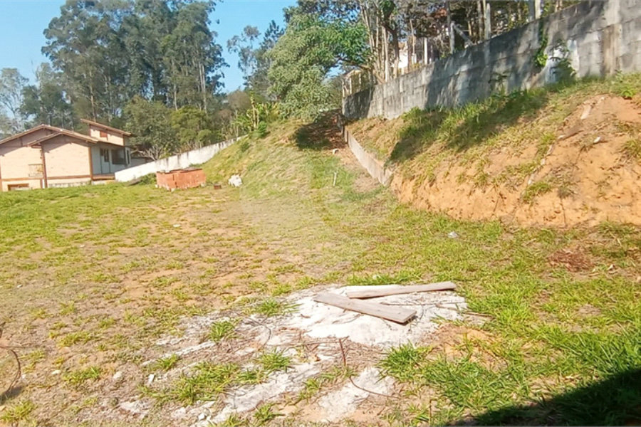 Terreno à venda no condomínio Champs Elysees Village, Mairiporã - SP