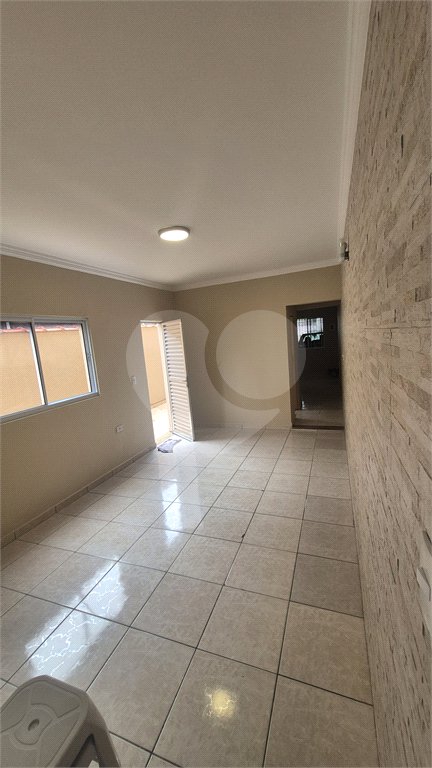 Sobrado à venda com 3 quartos, sendo 1 suíte, em Jardim Las Vegas, Santo André, SP