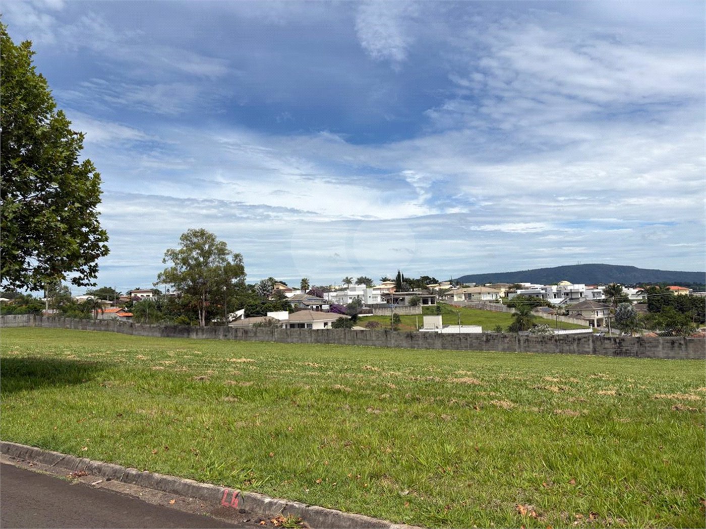 Terreno à venda no condomínio Village Saint Charbel, Araçoiaba da Serra - SP