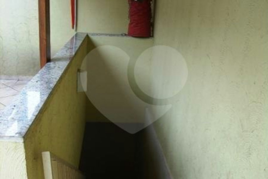 Sobrado à venda com 4 quartos, sendo 3 suítes, em Vila Irmãos Arnoni, São Paulo, SP