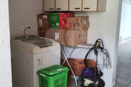 Sobrado à venda com 4 quartos, sendo 1 suíte, em Jardim Monte Kemel, São Paulo, SP