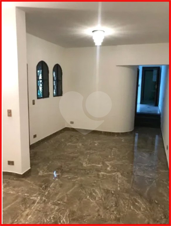 Sobrado à venda com 3 quartos, sendo 1 suíte, em Ferreira, São Paulo, SP