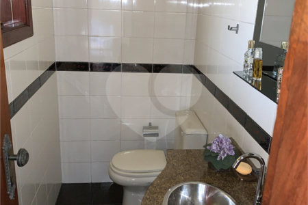 Casa à venda com 4 quartos, sendo 3 suítes, em Jardim das Vertentes, São Paulo, SP