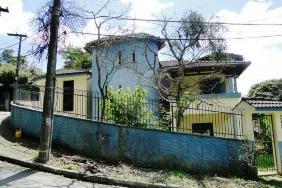 Sobrado à venda com 3 quartos, sendo 1 suíte, em Tremembé, São Paulo, SP