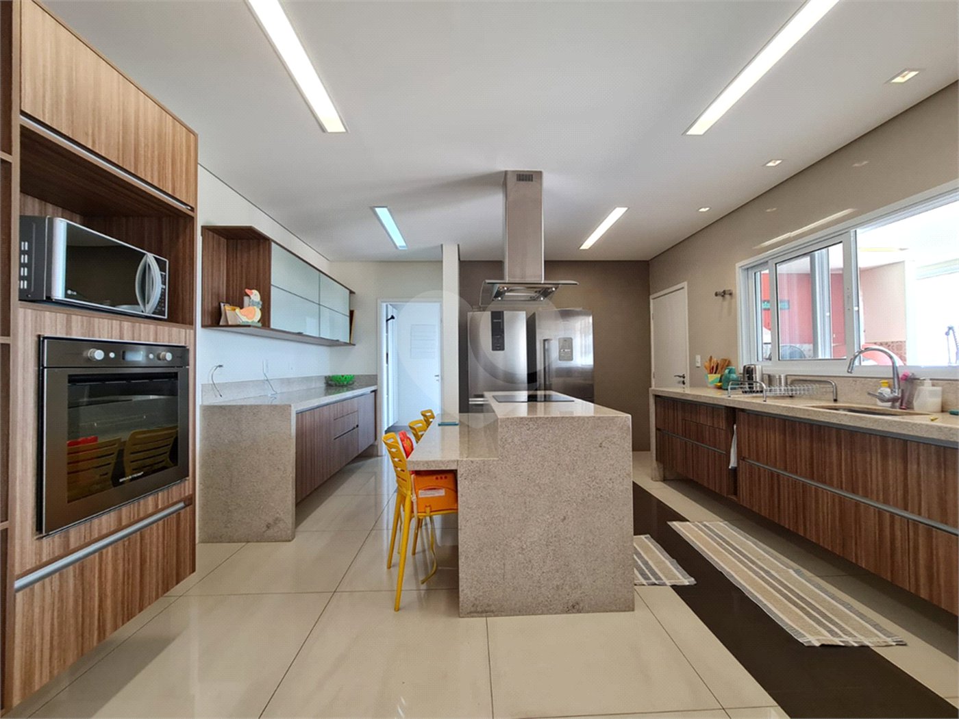 Casa à venda ou para alugar com 4 suítes no condomínio Residencial Jardim Primavera, Louveira - SP
