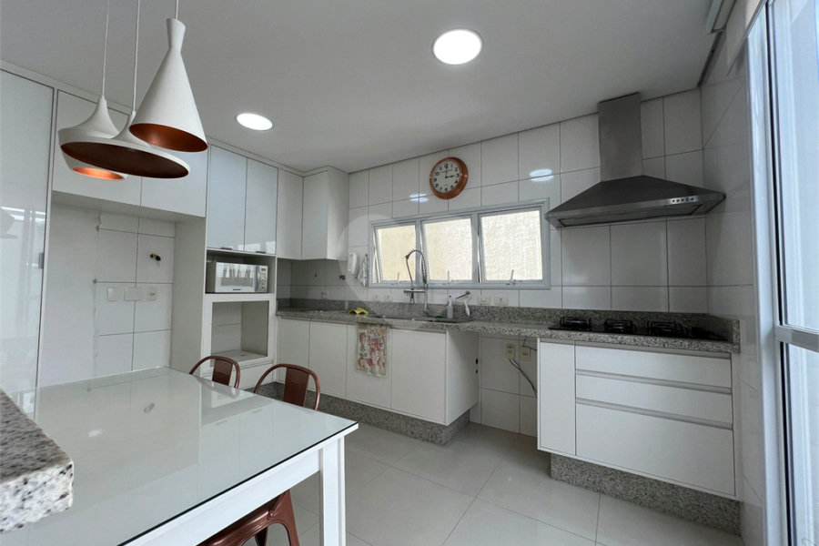 Casa à venda com 4 quartos, sendo 3 suítes,  no condomínio Domus, São Paulo - SP