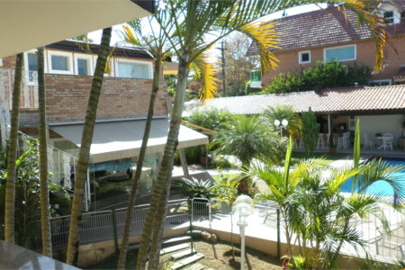 Sobrado à venda com 4 suítes em Recanto Impla, Carapicuíba, SP