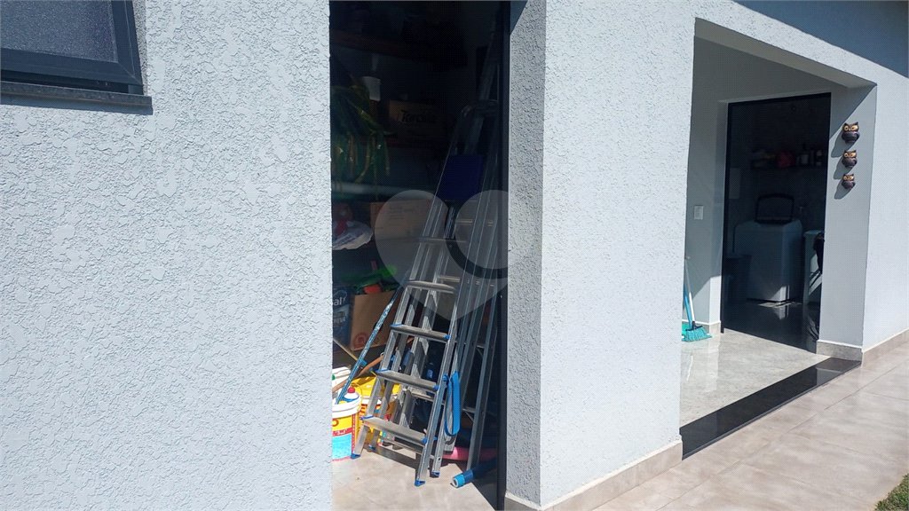 Casa à venda com 3 quartos, sendo 1 suíte, no condomínio Village da Serra, Araçoiaba da Serra - SP