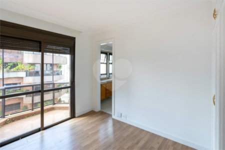 Apartamento à venda com 4 quartos, sendo 3 suítes, em Vila Andrade, São Paulo, SP