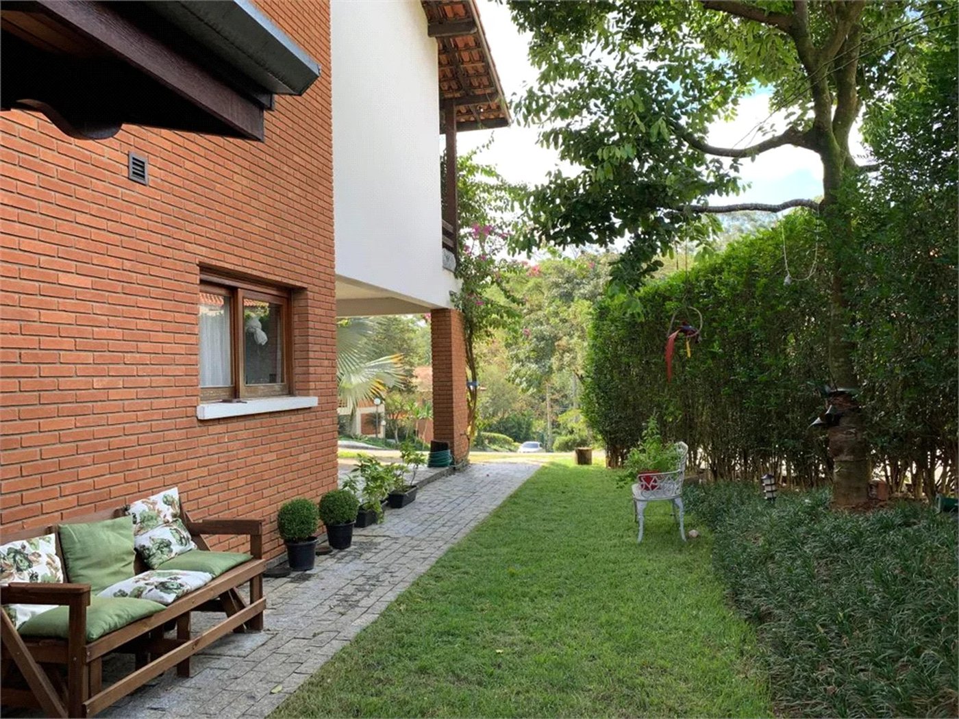 Casa à venda com 4 quartos, sendo 2 suítes, no condomínio Ypê Branco, São Paulo - SP