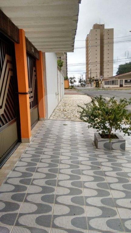 Casa à venda com 2 quartos, sendo 1 suíte, em Solemar, Praia Grande, SP