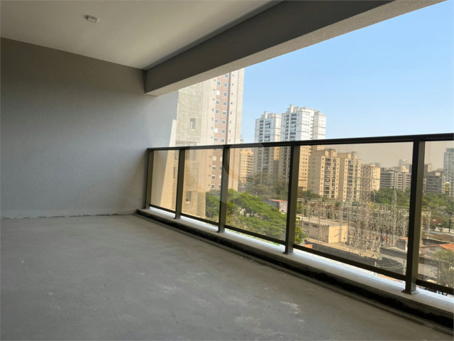 Apartamento à venda com 3 suítes em Campo Belo, São Paulo, SP