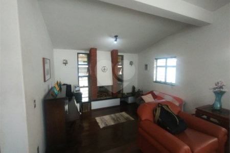 Casa à venda com 5 quartos, sendo 1 suíte, em Parque da Lagoa, Itapetininga, SP