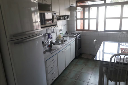 Casa à venda com 3 quartos, sendo 1 suíte,  no Centro, Socorro, SP