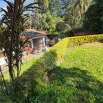 Casa com Piscina, Sauna e Edícula em Rua Arborizada no Tremembé