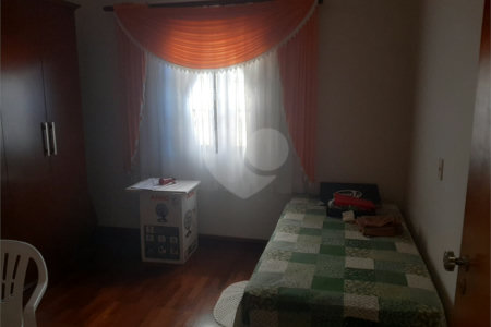 Bela casa com boa localização no bairro Portal do Sol