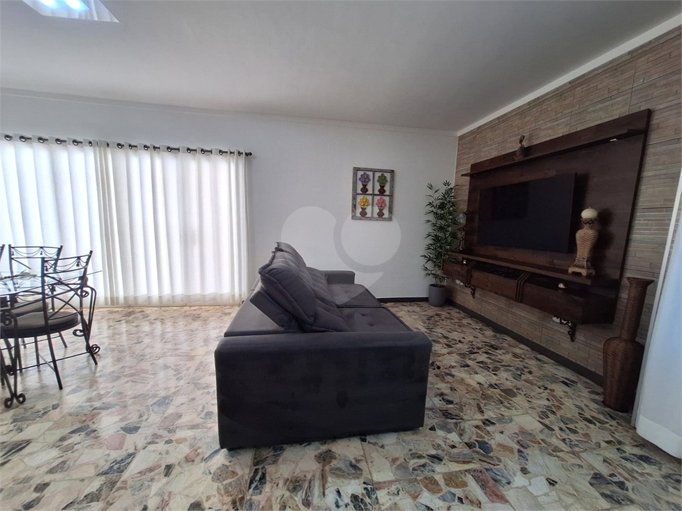 Casa à venda com 2 dormitórios á venda.