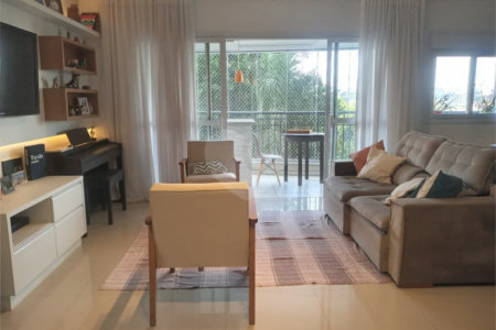 Apartamento 3 dormitórios, região do Campo Belo. Condomínio com laser completo.
