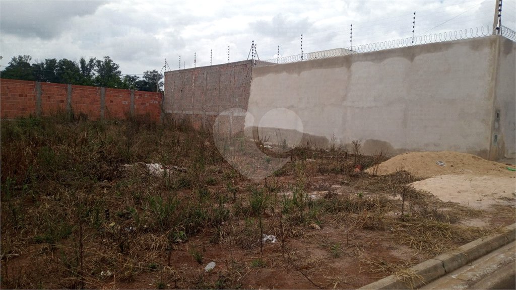 Lote no Jardim do Bosque, aceita financiamento ou aquisição de terreno e construção .
