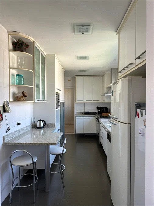 Apartamento à venda com 3 suítes em Vila Suzana, São Paulo, SP