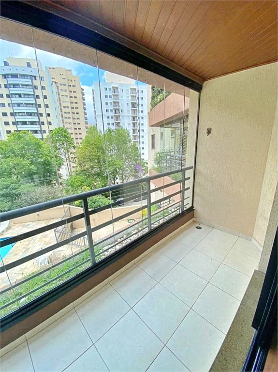 Apartamento à venda com 3 quartos, sendo 1 suíte,  em Vila Andrade, São Paulo, SP