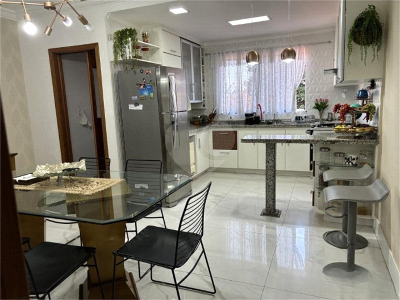Sobrado à venda com 4 quartos, sendo 1 suíte, em Vila Floresta, Santo André, SP