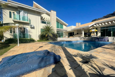 Casa à venda com 4 suítes no condomínio Haras Paineiras, Salto - SP