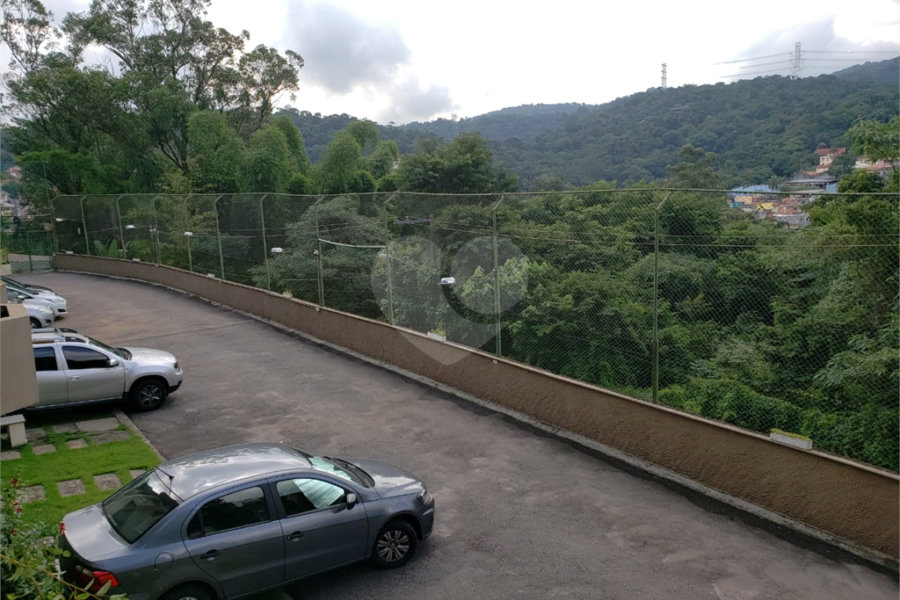 Casa à venda com 3 quartos, sendo 1 suíte, no condomínio Morada dos Pássaros, São Paulo - SP