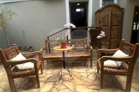 Casa à venda com 3 suítes no condomínio Braziliana, Valinhos - SP