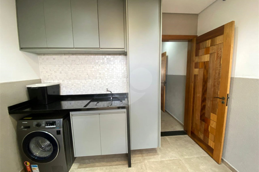Sobrado à venda com 3 suítes em Vila Nivi, São Paulo, SP