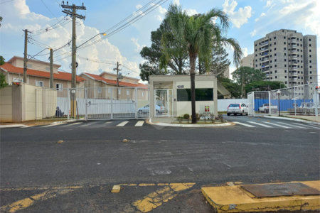 Casa no Condomínio Vila Verde Sabará.