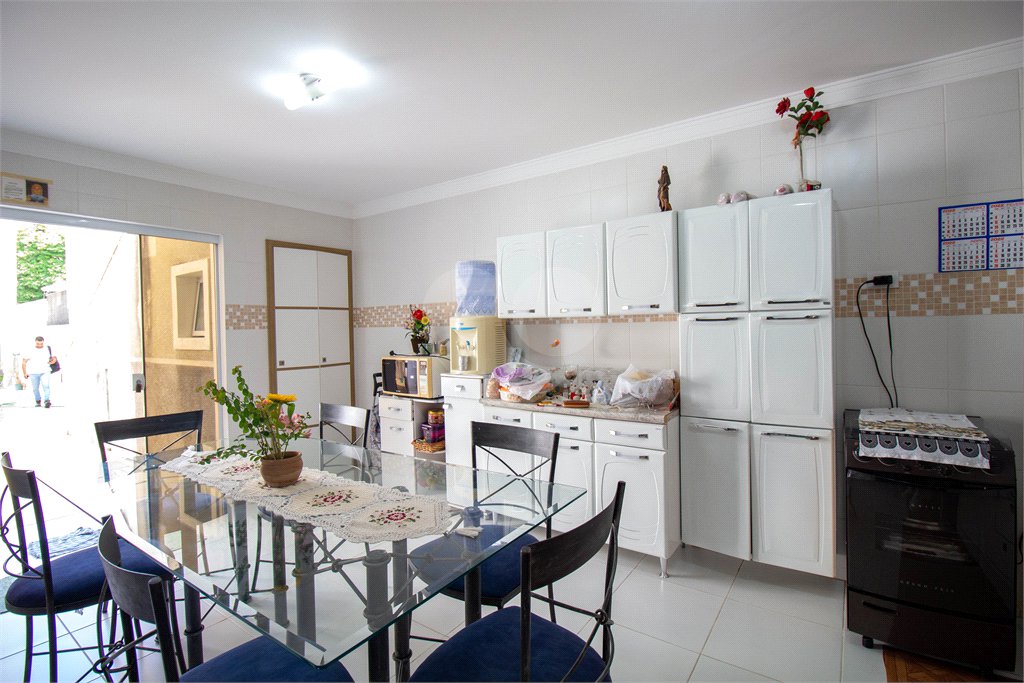 Sobrado à venda com 4 quartos, sendo 3 suítes,  no Centro, São Roque, SP