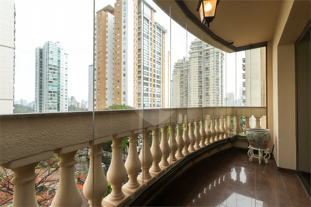 Apartamento à venda com 4 quartos, sendo 3 suítes, em Campo Belo, São Paulo, SP