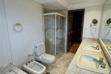 Cobertura à venda ou para alugar com 5 quartos, sendo 4 suítes, em Santo Amaro, São Paulo, SP