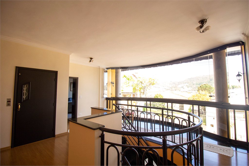 Sobrado à venda com 5 quartos, sendo 3 suítes, no Centro, São Roque, SP