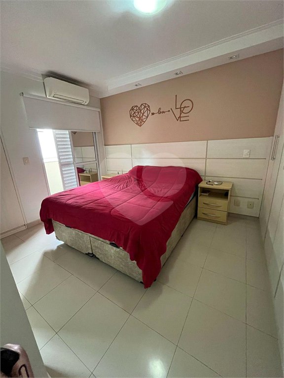 Casa à venda com 3 quartos, sendo 1 suíte, no condomínio Vila das Cores, São Paulo - SP