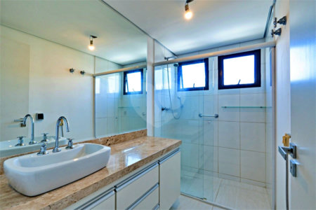 Apartamento à venda com 3 suítes em Campo Belo, São Paulo, SP
