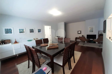 Sobrado à venda com 3 quartos, sendo 1 suíte, em Chácara Monte Alegre, São Paulo, SP