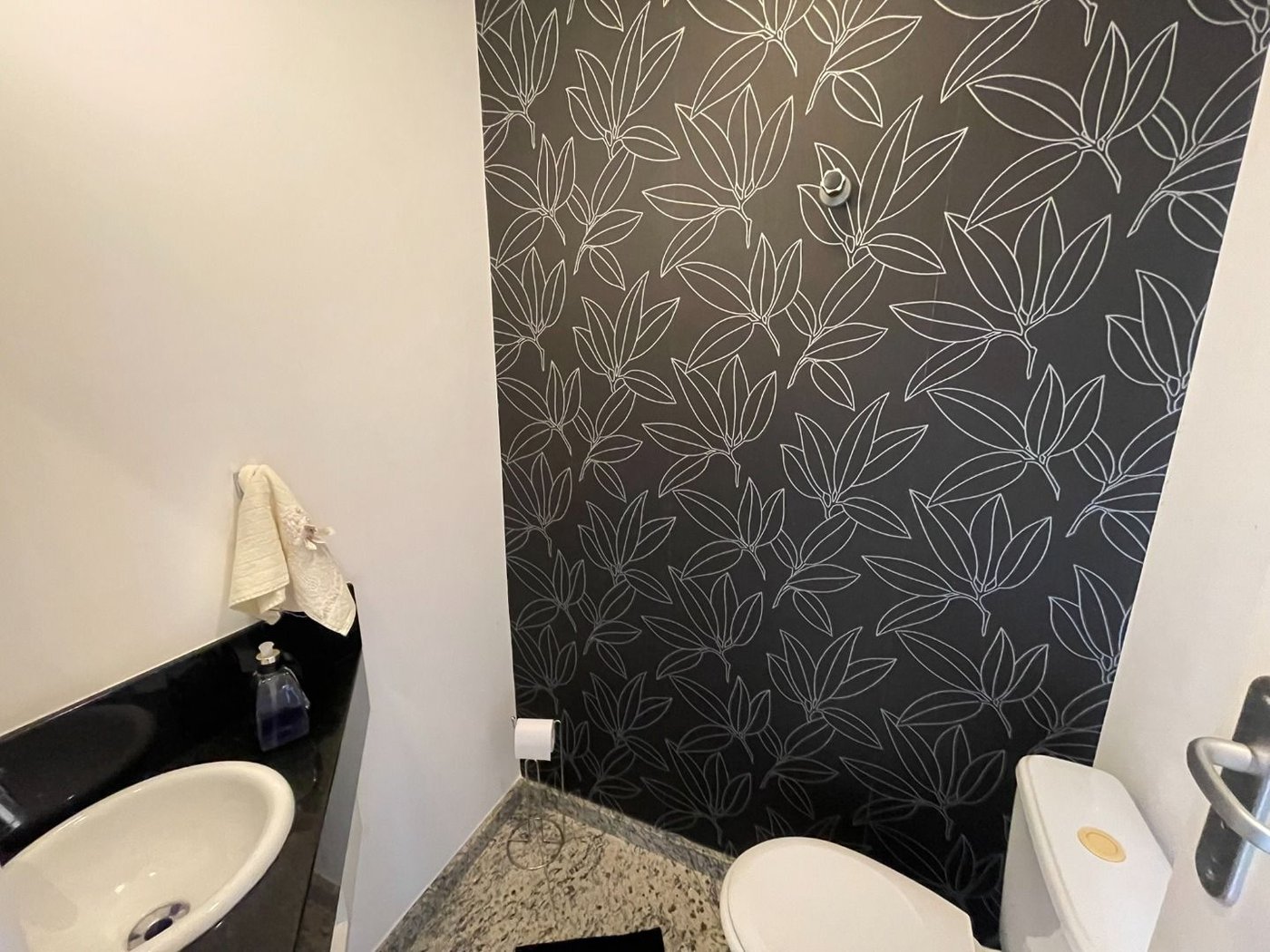 Apartamento 3 dormitórios com 2 suítes, 2 vagas demarcadas, no Embaré, Santos