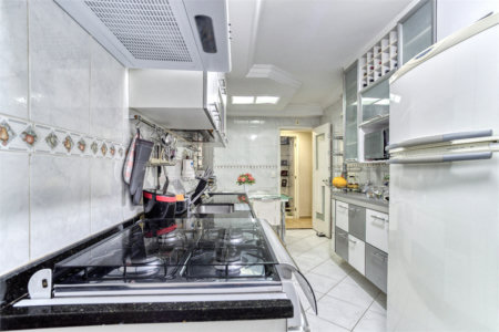 Apartamento à venda com 4 quartos, sendo 3 suítes, em Alto da Boa Vista, São Paulo, SP