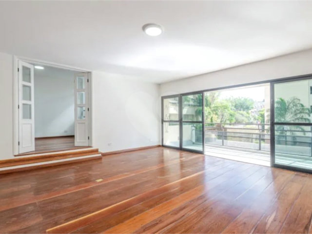 Apartamento à venda com 3 suítes em Real Parque, São Paulo, SP