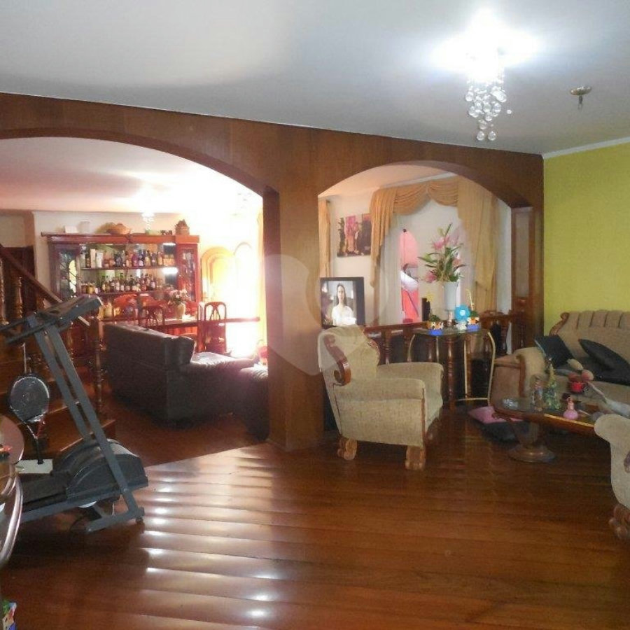 Sobrado à venda com 4 quartos, sendo 3 suítes, em Vila Gustavo, São Paulo, SP