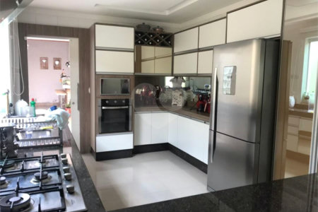 Sobrado à venda com 3 quartos, sendo 1 suíte,  em Vila Varela, Poá, SP