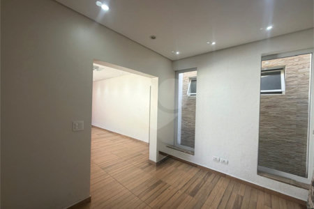 Casa Térrea à venda com 3 quartos, sendo 1 suíte, em Alto da Boa Vista, São Paulo, SP
