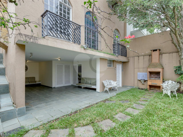 Sobrado à venda com 4 quartos, sendo 2 suítes,  em Brooklin Velho, São Paulo, SP