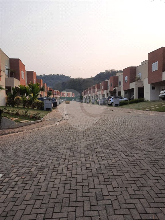 Casa à venda com 3 suítes no condomínio Ecovillagio, São Roque - SP