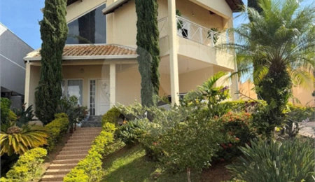 Casa à venda com 4 quartos, sendo 2 suítes,  no condomínio Milennium, Valinhos - SP